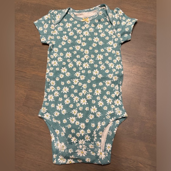 🎀 NEW! • Carters • 5️⃣ Onesies/bodysuit bundle ⭐️ | 3 months - Picture 4 of 11